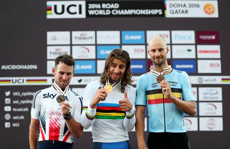 Un podio con quattro mondiali. Si  conclusa cos la corsa iridata del Qatar: argento Mark Cavendish (iridato 2011); oro Peter Sagan (gi campione a Richmond 2015); bronzo Tom Boonen (campione 2005). Reuters